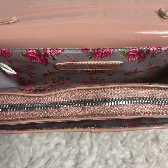 Betsey Johnson synthetic heart embossed pink  patent crossbody bag Bow accent - Picture 9 of 12